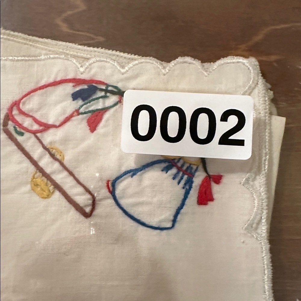 3 Vintage Embroidered Handkerchiefs - Picture 8 of 8